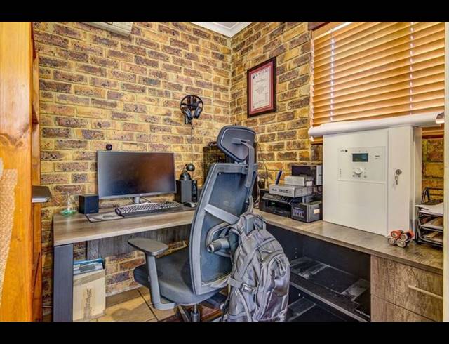 4 BEDROOM TOWNHOUSE FOR SALE IN ALLEN GROVE